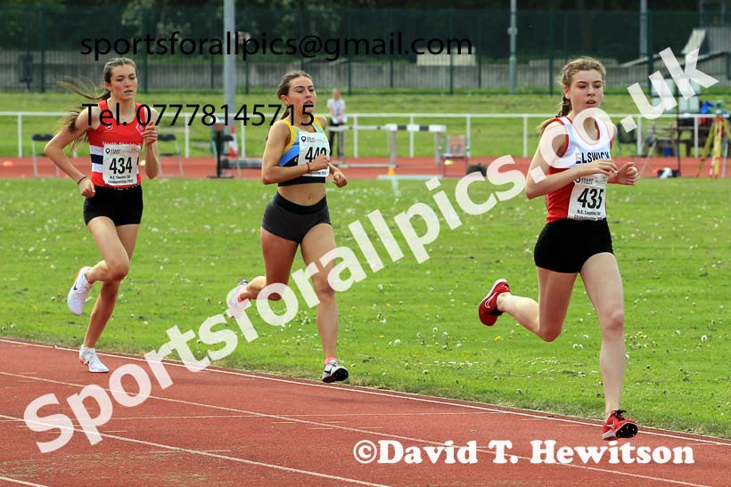 Women and Girls 800 metres, 2022 North Eastern Track and Field Champs., Middlesbrough. David T. Hewitson/Sports for All Pics